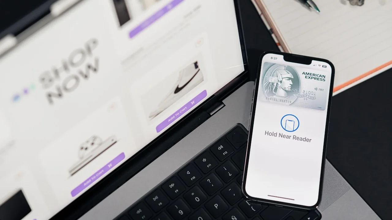 Shopify مقابل Gumroad: أيهما يحقق لك أعلى عائد في 2026؟
